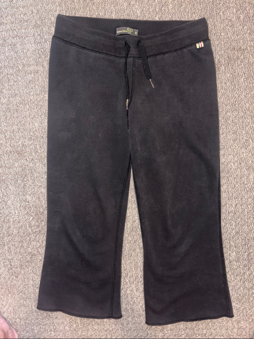 Aritzia TNAction Flare Capris Sweatpants